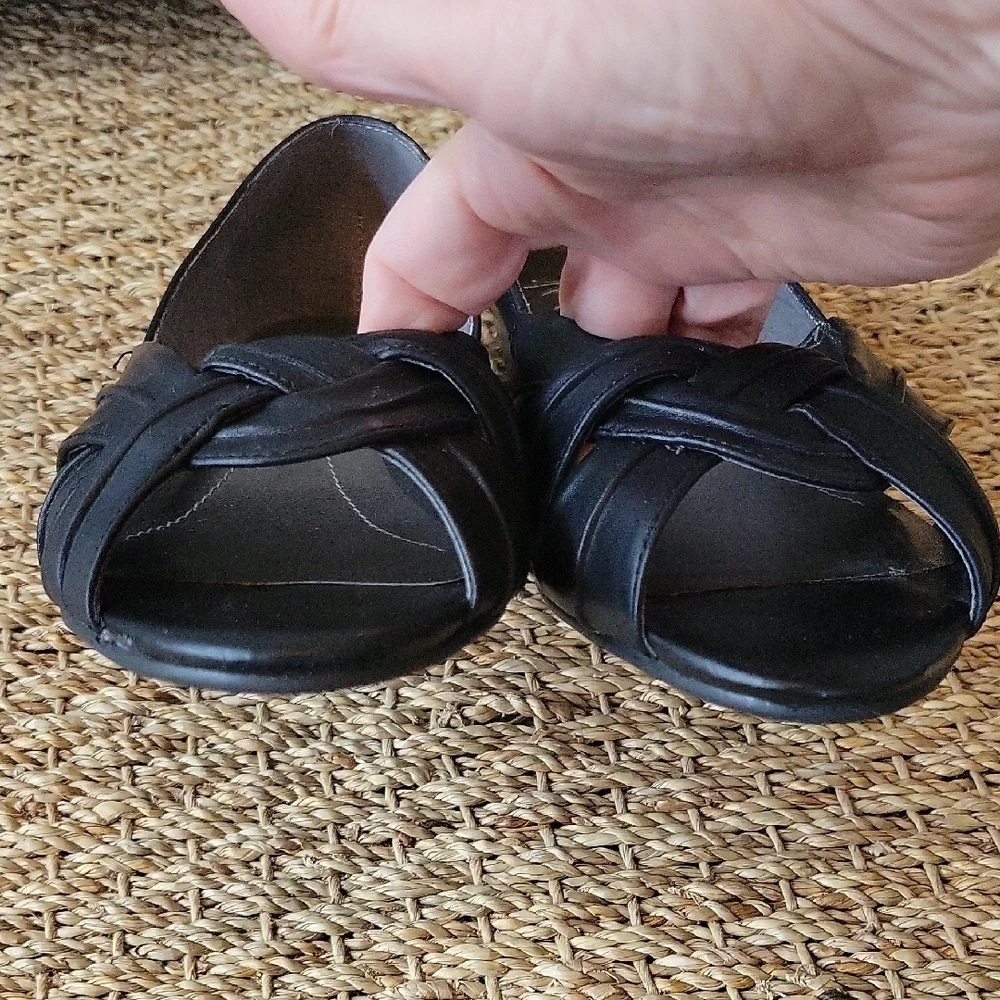 Adagio Chic Black Peep-Toe Leather Wedges Size 8.